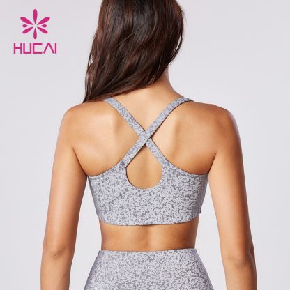 Custom Reflective Fabric Yoga Bra Bronzing Fashion Gym Clothes Factory - Image 5